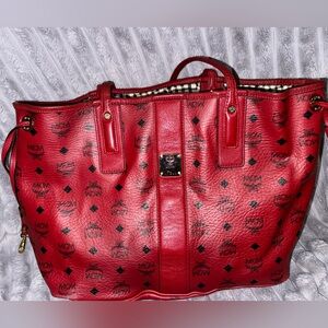 MCM Reversible Liz Shopper Bag (red) with clutch